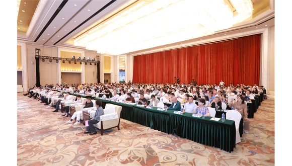 中國(guó)建設(shè)工程造價(jià)管理協(xié)會(huì)第八屆工程造價(jià)咨詢(xún)行業(yè)企業(yè)家論壇在呼和浩特成功舉辦